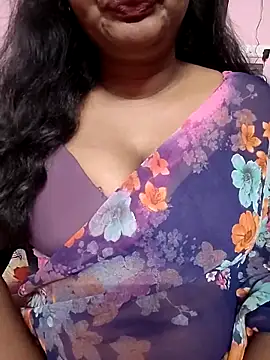 Snapshot of Keerthee_ chatting on November 6, 2025, 3:13 pm Keerthee online show from November 6, 2025, 3:13 pm