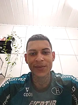 Snapshot of oPretin013 chatting on November 7, 2025, 9:15 pm oPretin013 online show from November 7, 2025, 9:15 pm