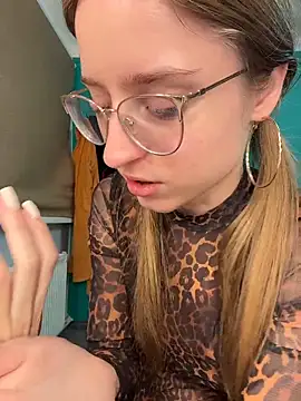 Snapshot of EveLunny chatting on February 1, 2026, 3:05 am EveLunny online show from February 1, 2026, 3:05 am