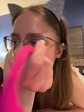 EveLunny online show from April 15, 2026, 2:18 am