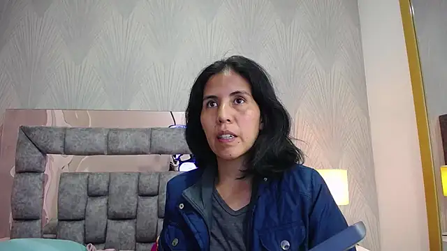 GiselaZivic online show from June 17, 2026, 7:04 pm