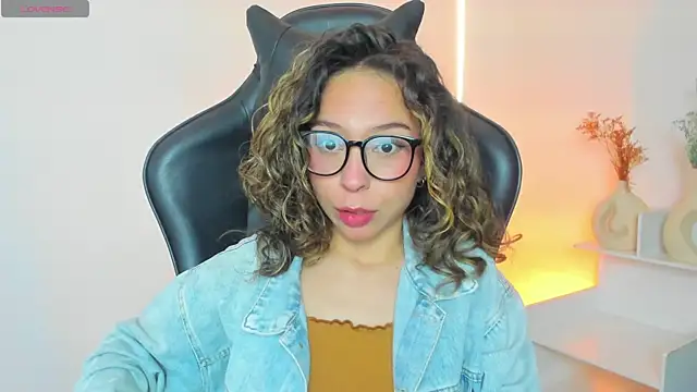 LuluuBerry online show from December 2, 2025, 4:35 pm