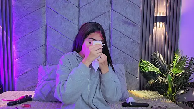  ViolletteNoir  online show from November 30, 2025, 9:02 am