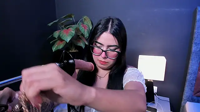 Amy whittee online show from April 18, 2026, 3:43 am