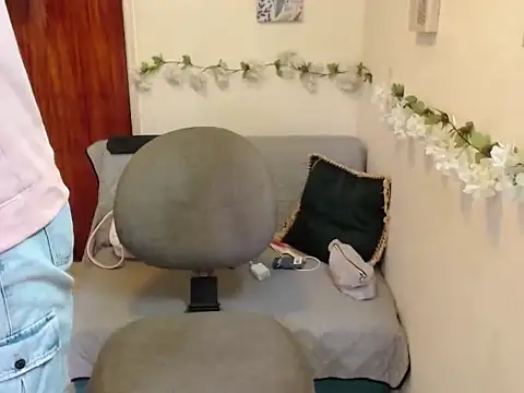 LuluKiss  online show from December 16, 2025, 1:38 pm