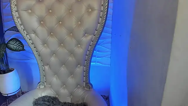 Emmafranco online show from November 11, 2025, 8:20 pm