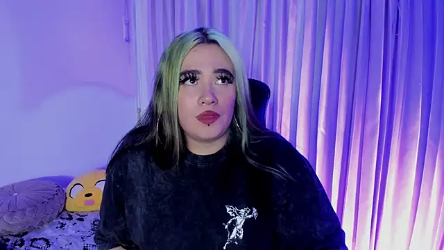 Lilith Zenith  online show from December 19, 2025, 4:41 am