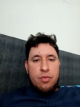 Snapshot of Emanuel00_- chatting on November 19, 2025, 4:07 pm Emanuel00 - online show from November 19, 2025, 4:07 pm