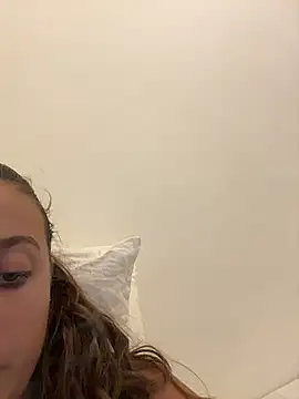 Snapshot of lounaaxangel chatting on November 17, 2025, 8:14 pm lounaaxangel online show from November 17, 2025, 8:14 pm