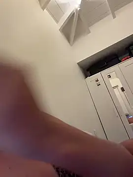 lounaaxangel online show from April 12, 2026, 5:07 pm