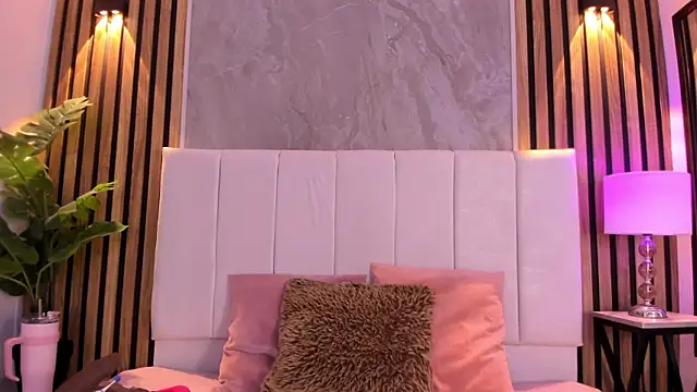 Snapshot of Carlotta_de_velour chatting on July 6, 2026, 2:30 am Carlotta de velour online show from July 6, 2026, 2:30 am
