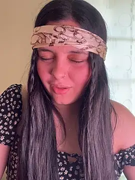 candicewest  online show from April 18, 2026, 4:22 pm