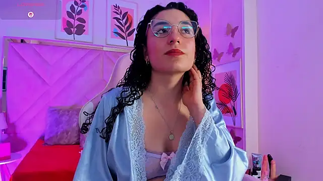 DemiJones  online show from December 17, 2025, 4:40 am