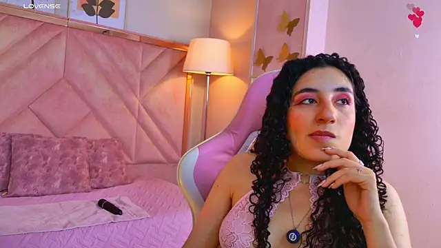 DemiJones  online show from May 28, 2026, 4:32 am