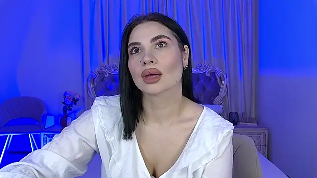 AdrianaTorres online show from November 17, 2025, 7:08 pm