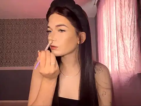 Snapshot of EvidentFuel chatting on November 11, 2025, 7:19 am EvidentFuel online show from November 11, 2025, 7:19 am