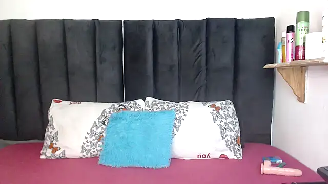 Snapshot of Miss-Berries chatting on February 6, 2026, 6:22 pm Miss-Berries online show from February 6, 2026, 6:22 pm