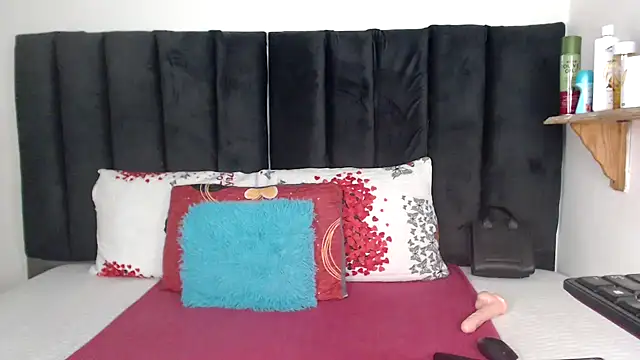 Snapshot of Miss-Berries chatting on February 13, 2026, 1:12 am Miss-Berries online show from February 13, 2026, 1:12 am