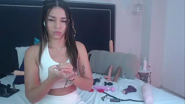 Snapshot of aleskaswarovski chatting on February 9, 2026, 3:27 pm aleskaswarovski online show from February 9, 2026, 3:27 pm