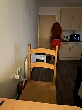 LillieMaee online show from November 6, 2025, 3:35 pm