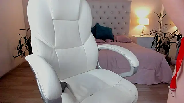 Scarlett Bunny  online show from January 15, 2026, 1:37 pm