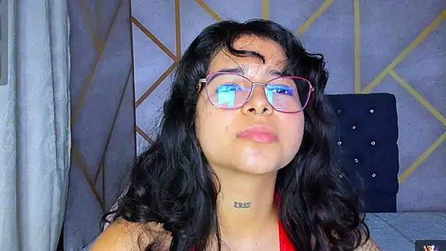 Snapshot of _vaiolet_owo chatting on February 21, 2026, 7:42 am vaiolet owo online show from February 21, 2026, 7:42 am