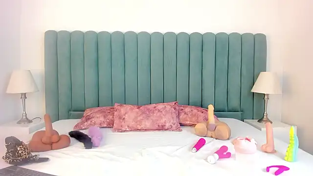 FrancescaSkuirt online show from February 19, 2026, 4:47 pm