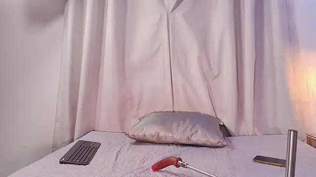 Snapshot of crystal_gilton chatting on July 1, 2026, 7:13 pm crystal gilton online show from July 1, 2026, 7:13 pm