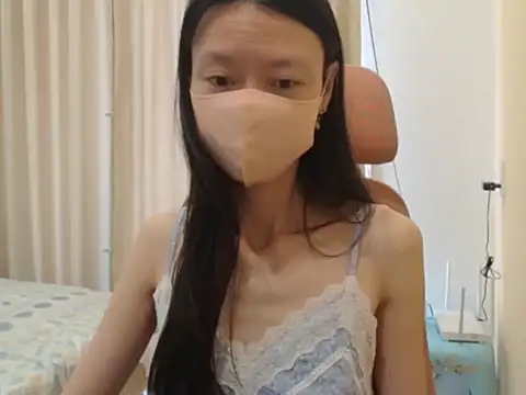 Lil-Cherries online show from April 1, 2026, 1:39 am