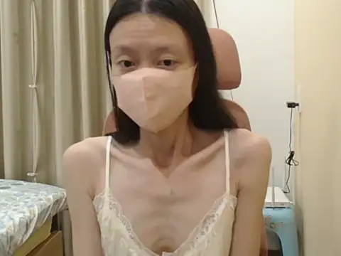 Lil-Cherries online show from April 5, 2026, 5:54 pm