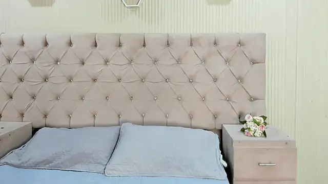 ZarinaWynne online show from June 10, 2026, 1:21 pm