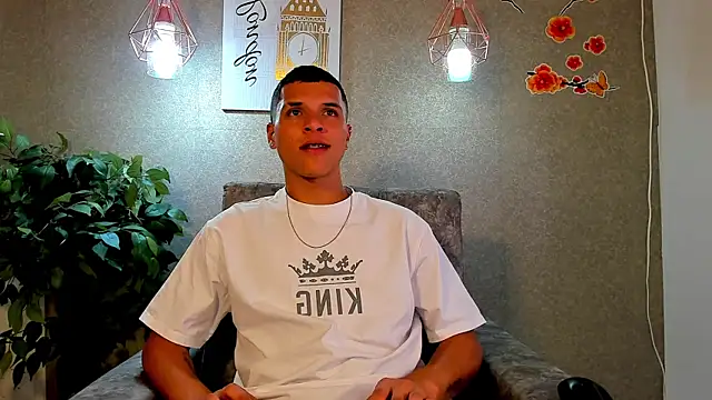 Snapshot of damian_vega13 chatting on November 9, 2025, 5:44 pm damian vega13 online show from November 9, 2025, 5:44 pm