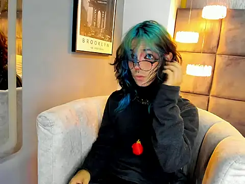 luxiel  online show from March 31, 2026, 9:04 pm