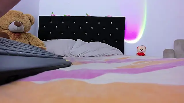  emiily pink online show from April 21, 2026, 10:12 pm