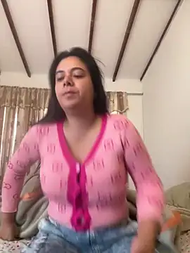 LorieFerrer online show from May 5, 2026, 4:26 pm