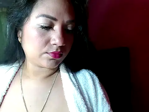 Snapshot of KAROLOLIVERO chatting on November 8, 2025, 6:40 pm KAROLOLIVERO online show from November 8, 2025, 6:40 pm