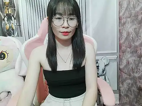 Snapshot of Ella039 chatting on December 17, 2025, 5:24 am Ella039 online show from December 17, 2025, 5:24 am