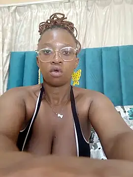 YummyCocoHunXx online show from November 11, 2025, 11:38 pm