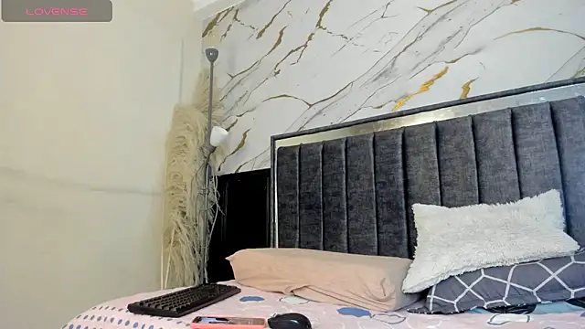 Snapshot of emma_bloom_ chatting on November 15, 2025, 12:56 pm emma bloom online show from November 15, 2025, 12:56 pm