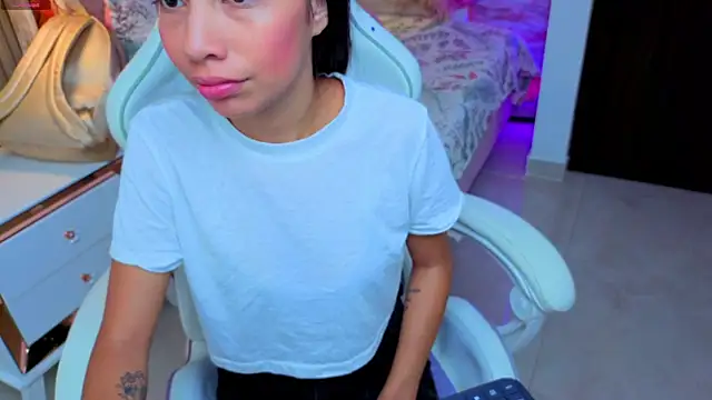 Nia maiden online show from November 12, 2025, 11:43 am