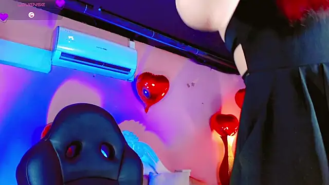 AnnaRouseQueen online show from February 17, 2026, 8:37 pm