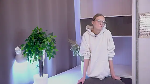 Snapshot of LilianGlenna chatting on November 9, 2025, 3:38 am LilianGlenna online show from November 9, 2025, 3:38 am