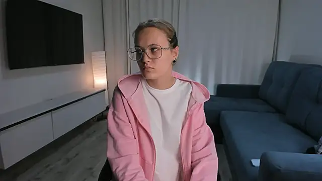 Snapshot of LilianGlenna chatting on November 13, 2025, 11:53 am LilianGlenna online show from November 13, 2025, 11:53 am