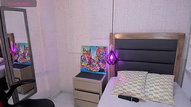 IRENNEBLAZER online show from February 19, 2026, 12:45 pm