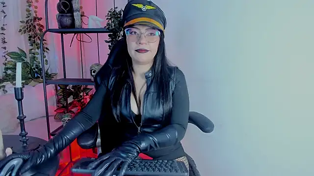 Halley Ravenn online show from May 15, 2026, 9:22 pm