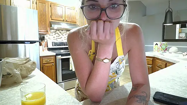 RosieCheeks  online show from June 16, 2026, 5:37 pm