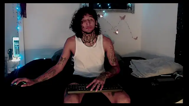 Snapshot of Yuki_mil chatting on November 11, 2025, 3:12 pm Yuki mil online show from November 11, 2025, 3:12 pm