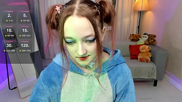 Snapshot of LauraKelley chatting on November 11, 2025, 8:03 am LauraKelley online show from November 11, 2025, 8:03 am