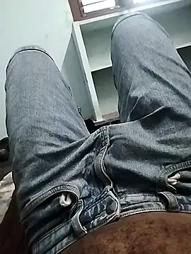 Snapshot of LEOMEGHA2026 chatting on February 22, 2026, 4:46 am LEOMEGHA2026 online show from February 22, 2026, 4:46 am