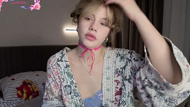 Snapshot of MiroslavaFairy chatting on November 10, 2025, 6:29 pm MiroslavaFairy online show from November 10, 2025, 6:29 pm